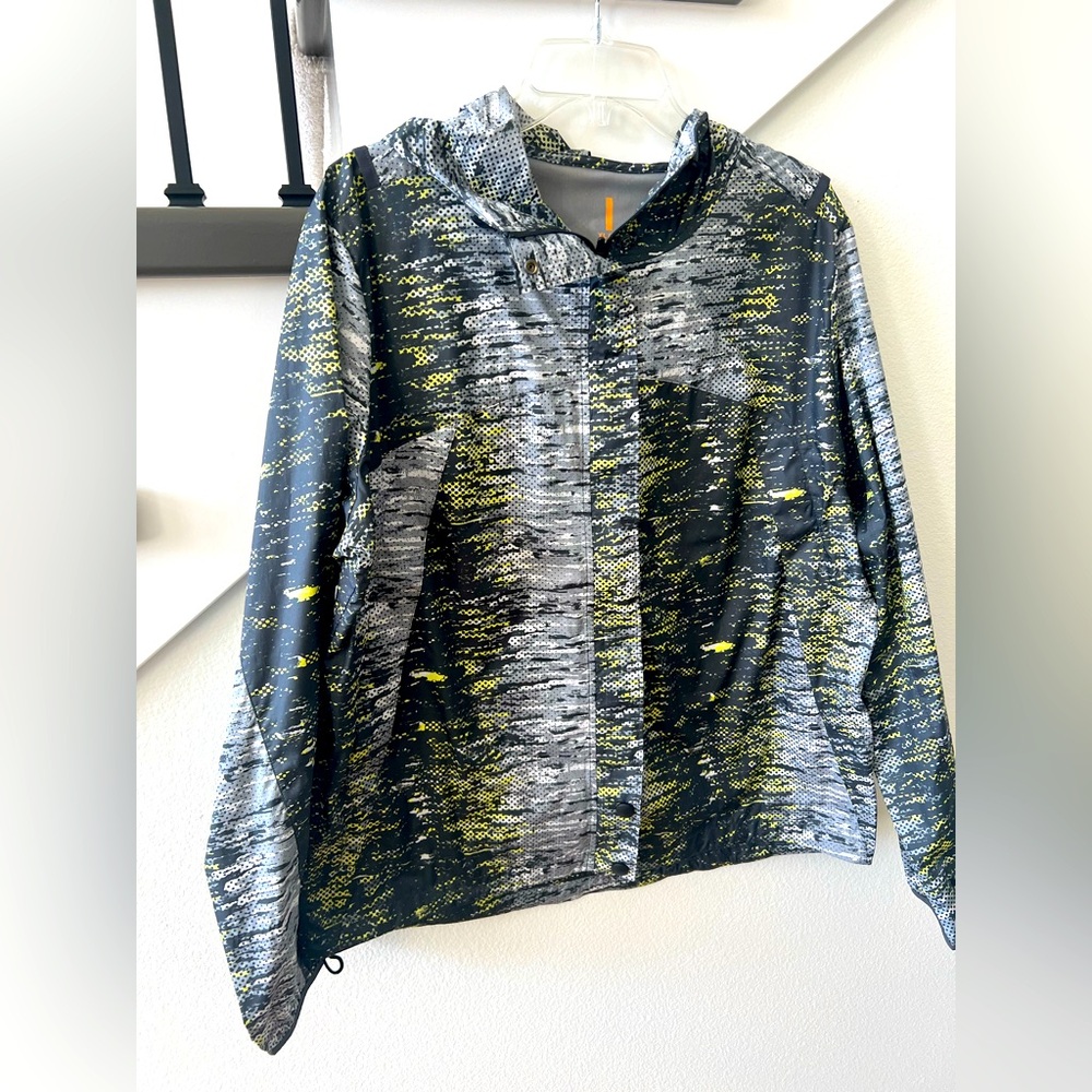 NWOT Lucy Lightweight Hooded Jacket